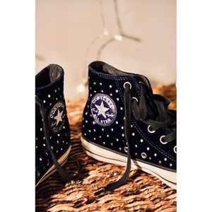 ⚡️FLASH S A L E ⚡️Converse Hi Top Velvet W Studs
